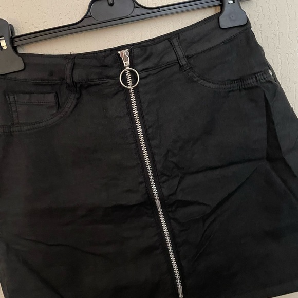 Primark Leather Look Zip Up Mini Skirt Size 8 - Picture 2 of 6